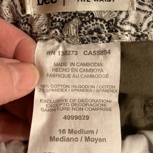 Size 16 Lee “Just Below the Waist” Army Green Capris - Picture 11 of 11